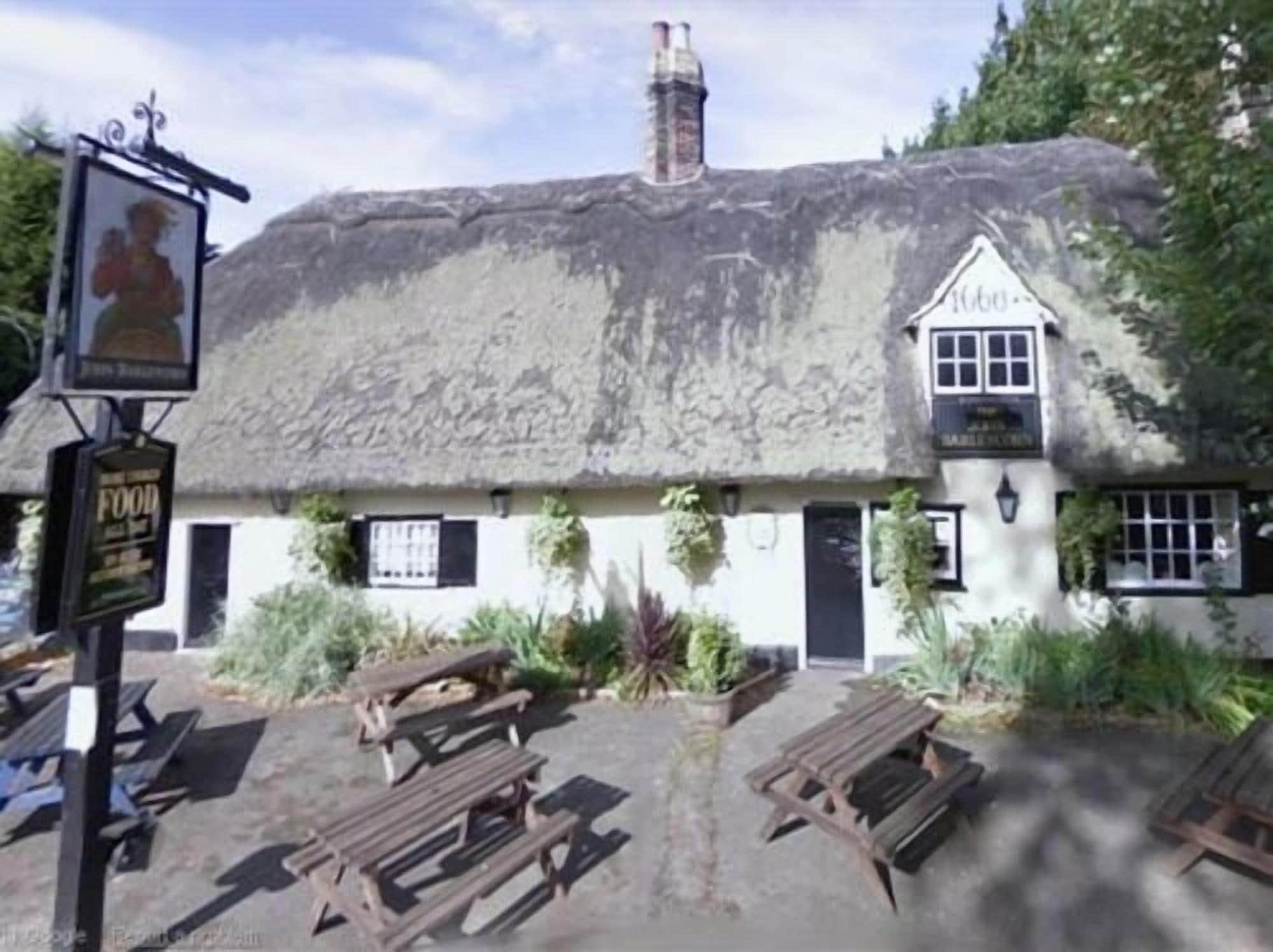 Hotel John Barleycorn à Duxford Extérieur photo